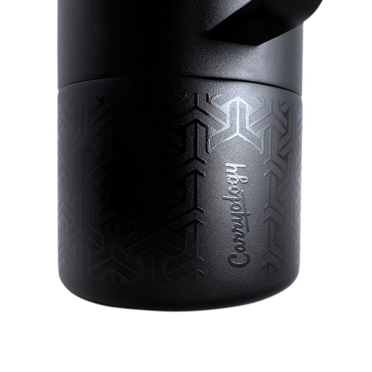 miir-x-carryology-tomo-a1 WebPDP-MiiR_x_Carryology_Tomo_Studio_Closeup__TOM1SV33402_12.10.25.jpg