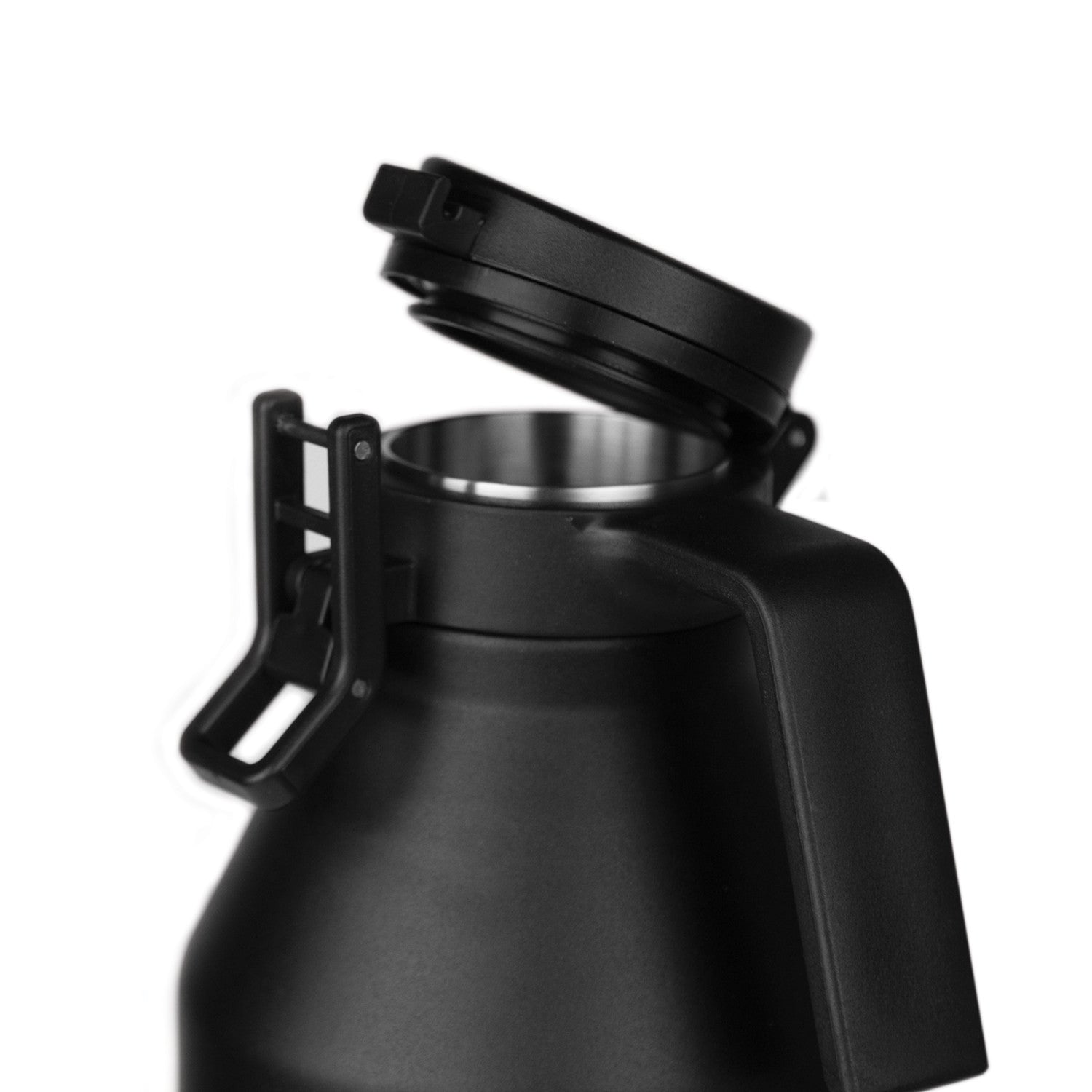 64oz-growler-v8 growlerdetail1_f7b2c86e-8bb8-40fc-b9ae-6f2e9d01276f__402220.jpg